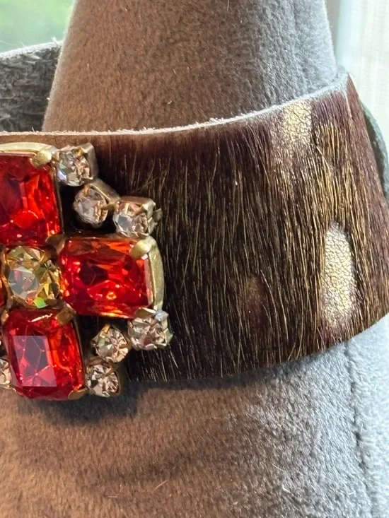 Handmade cowhide bracelet with Crystal repurposed brooch! One of a kind! - Picture 9 of 12